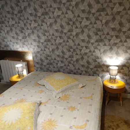Le Saint Leonard...Il Est Jaune องเฟลอร์ ภายนอก รูปภาพ